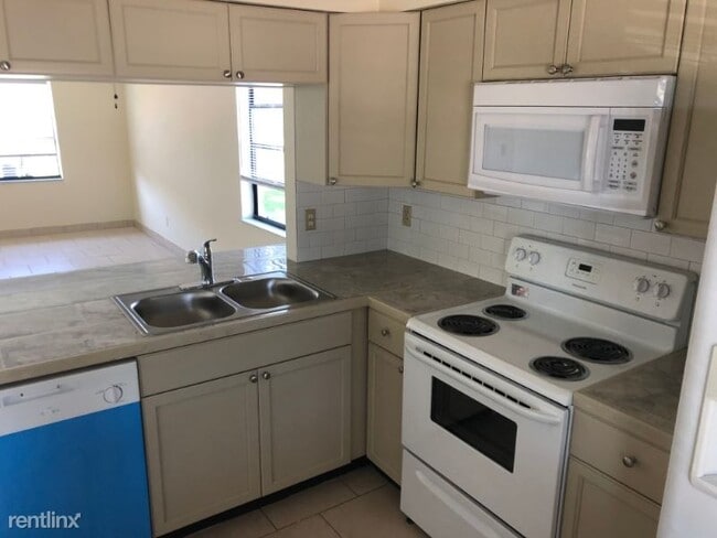 Building Photo - 2 br, 1 bath Apartment - 7800 Belcher Road