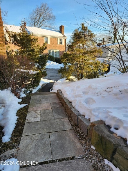 Building Photo - 96 Valley Rd