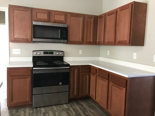 Building Photo - MUST SEE this Gorgeous 5 Beds 3 Bath home ...