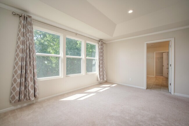 Building Photo - 2825 Dillon Dr