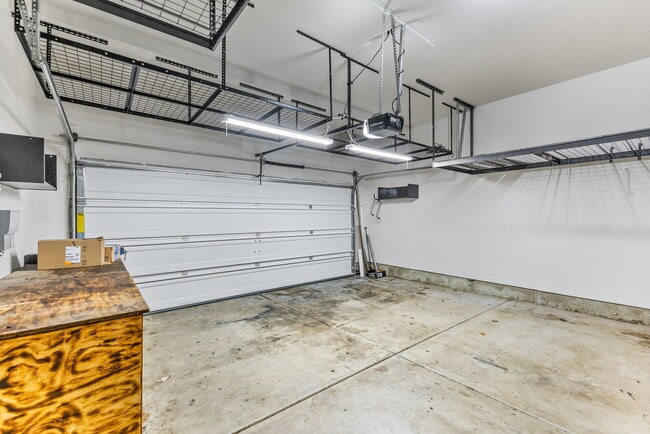 Building Photo - 856 Bear Creek Dr