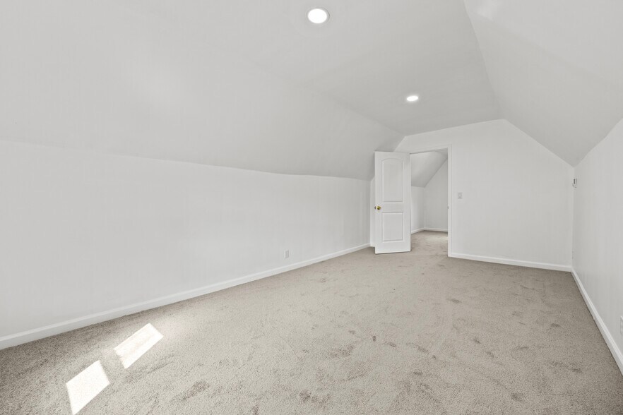 Building Photo - 16 School St