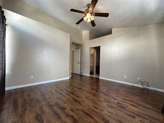 Building Photo - 113 Manilla Dr