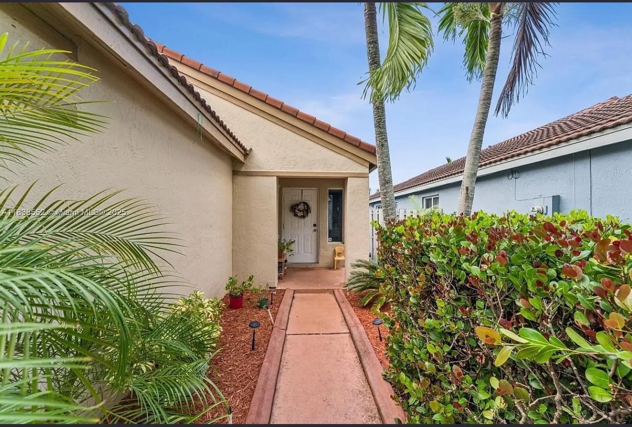 Building Photo - 1368 Presidio Dr