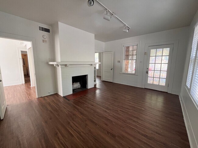 Building Photo - 2200 Rio Grande St