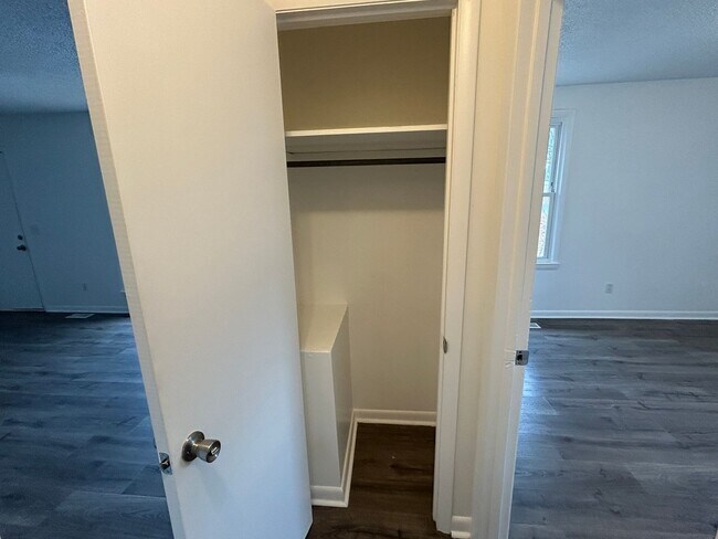 Building Photo - 4758 Trenton Dr