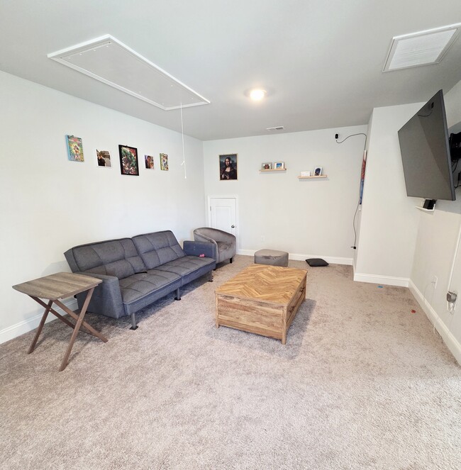 Building Photo - 2066 Ainsley Dr