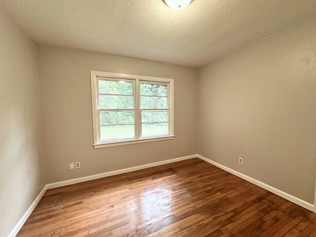 Building Photo - 916 Delmar Dr