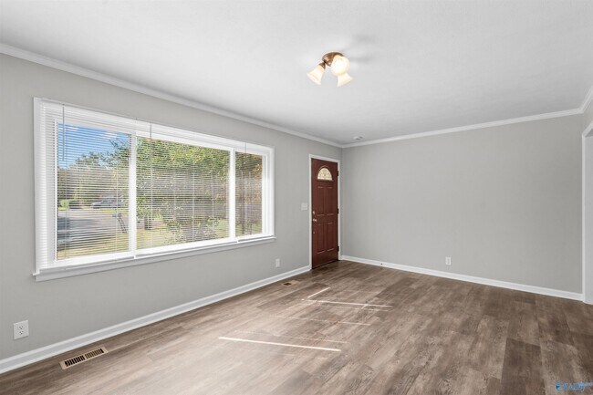 Building Photo - 1007 Heard Ct SE