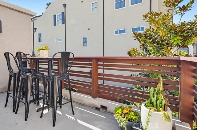 Building Photo - 6713 E Ocean Blvd