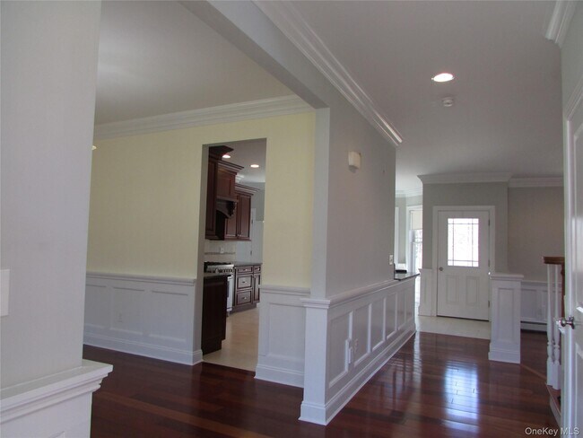 Building Photo - 2 Long Hill Rd