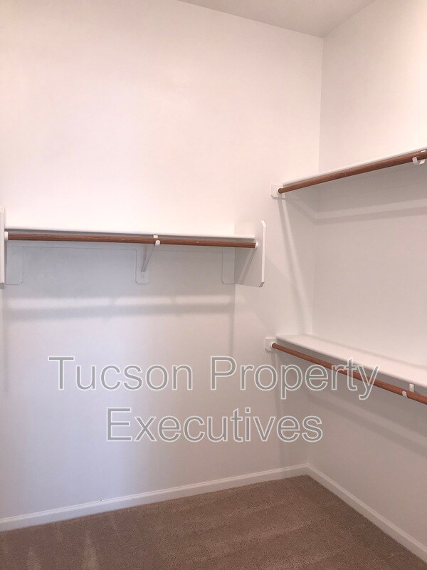 Building Photo - 10918 W Yates Ln