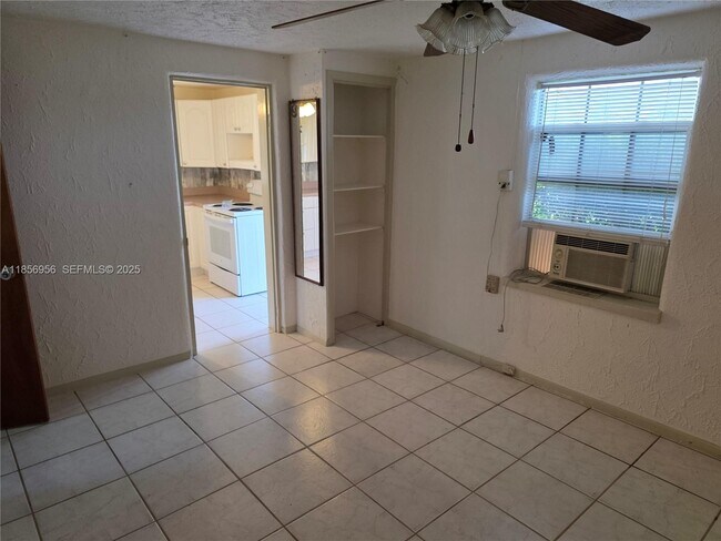 Building Photo - 4321 Kirby Loop Rd