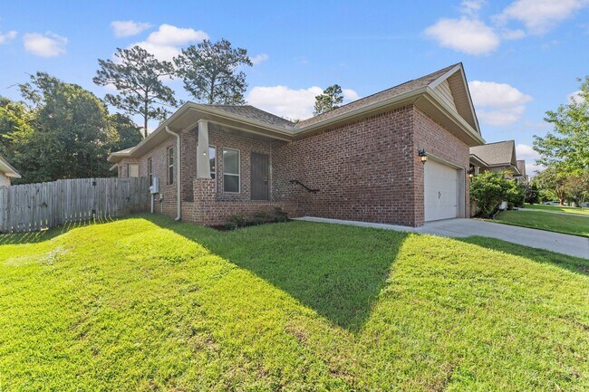 Building Photo - 27320 Lashay Dr