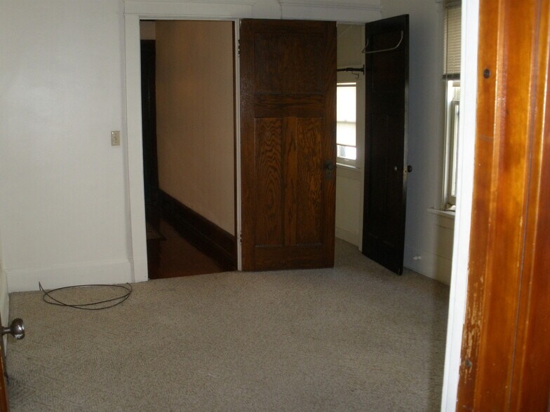 Building Photo - 3372 N Oakland Ave