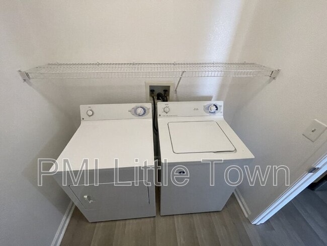 Building Photo - 5714 N Gibralter Way