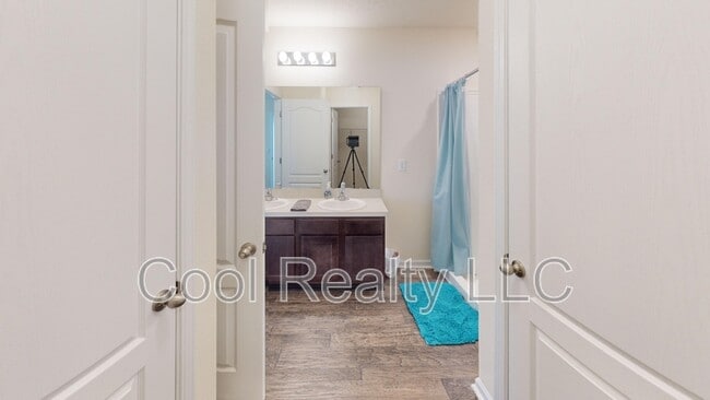 Building Photo - 2489 Oak Stream Dr