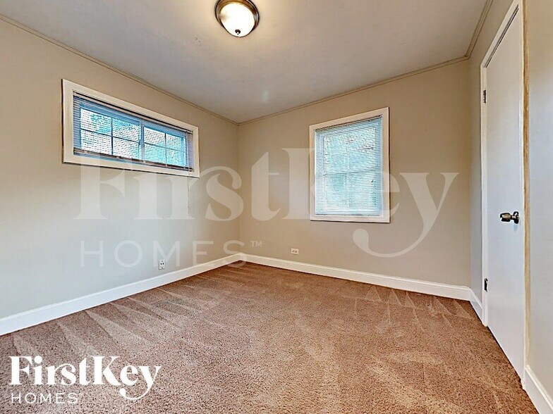 Building Photo - 18609 Palmer Cir