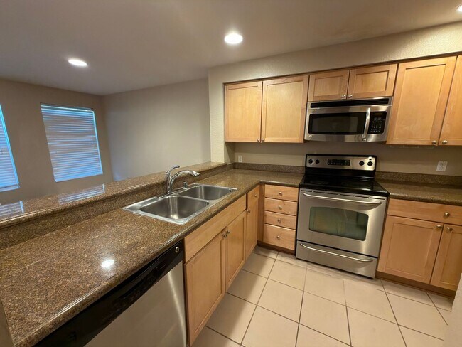 Building Photo - Cozy Beacon Hill Condo Near Downtown & Light Rail