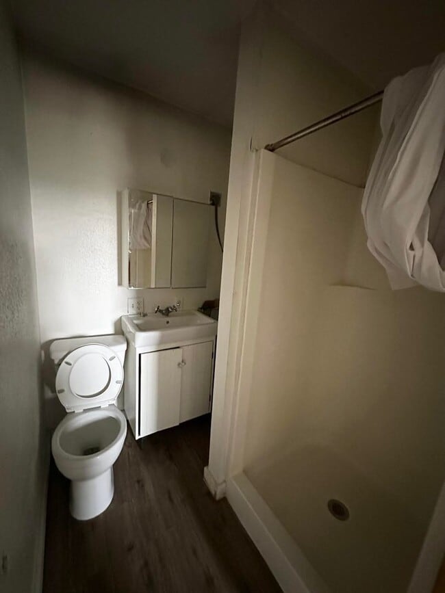 Building Photo - Studio House For Rent ASAP!