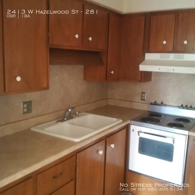Building Photo - Studio off Camelback Rd & I17 Freeway!