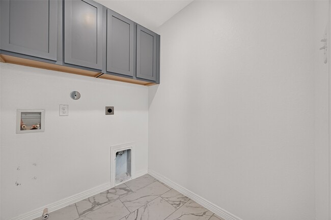 Building Photo - 8033 Scanlan Trl