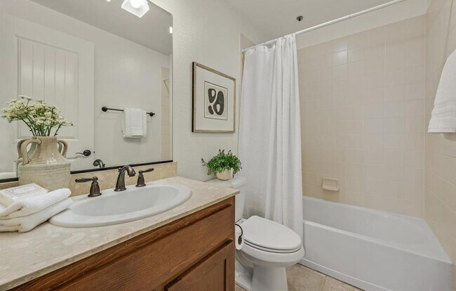 Building Photo - Stunning Ground-Floor 2 bd, 2 ba- Danville...