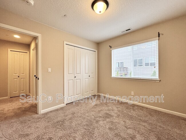 Building Photo - 11877 NW Cedar Ct