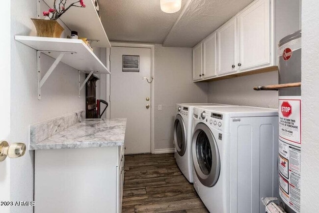 Building Photo - 7526 N Vía De La Campana