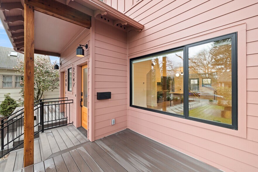 Building Photo - 2247 SE Brooklyn St