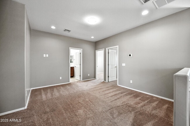 Building Photo - 634 W Kerry Ln