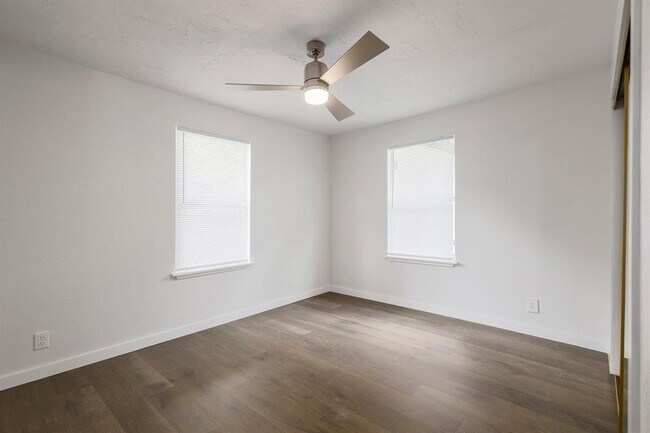 Building Photo - 4905 Harmon Ave