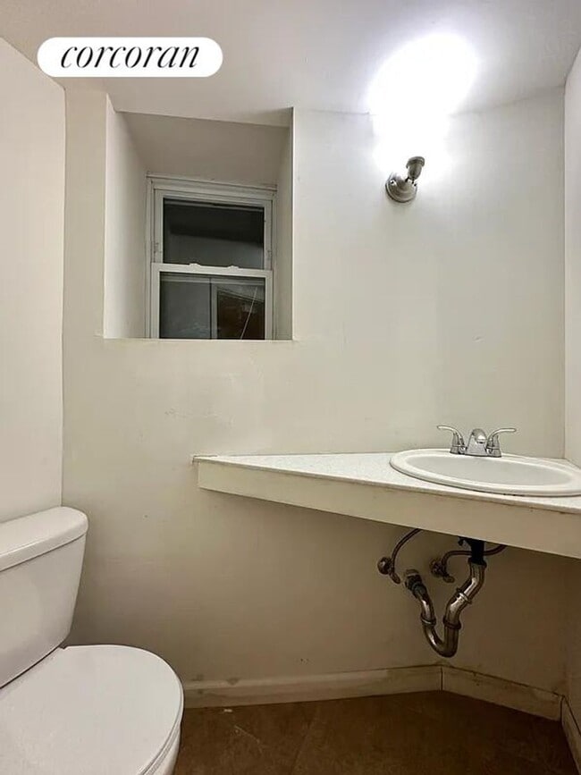 Building Photo - 535 E 87th St