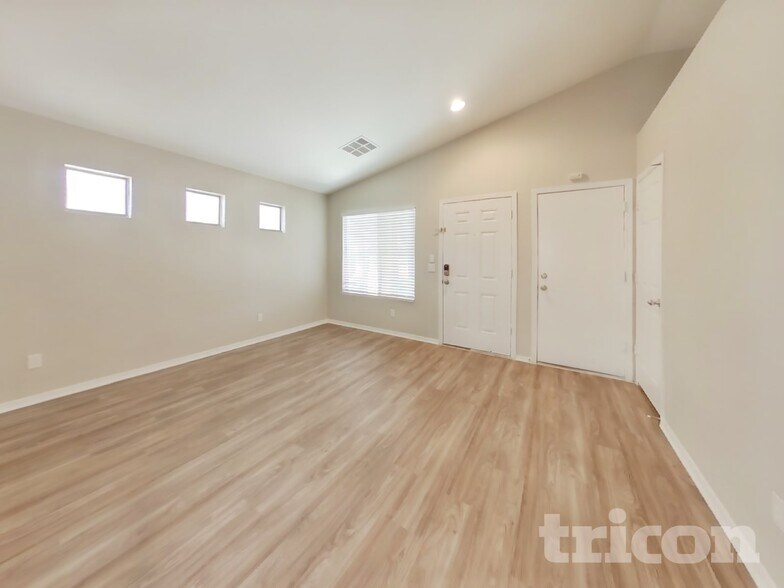 Building Photo - 1627 W Prospector Way