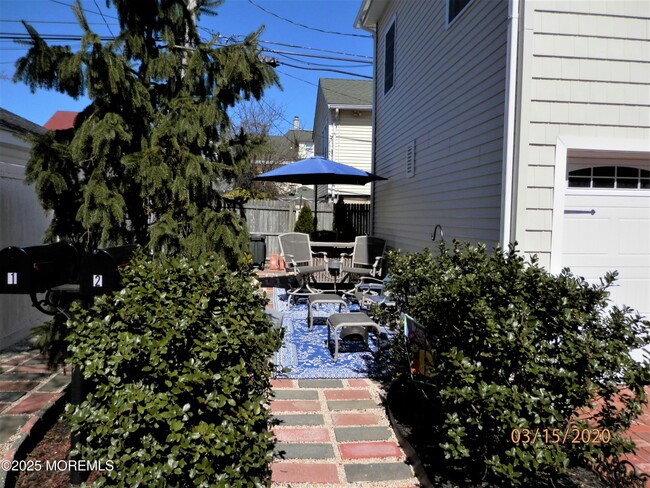 Building Photo - 616 3rd Ave