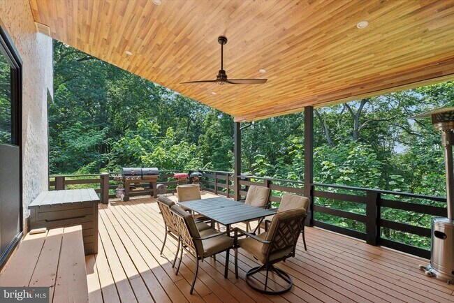 Building Photo - 1220 Valley Rd