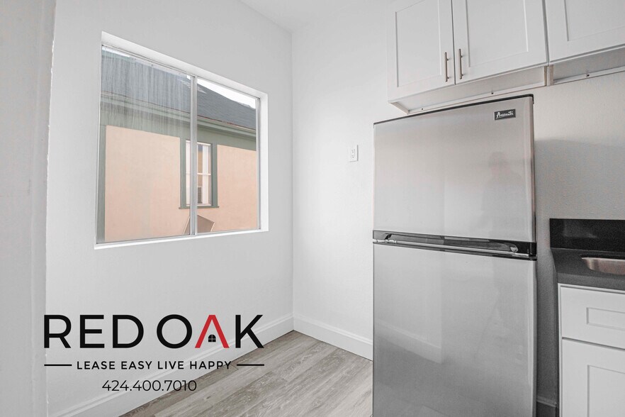 Building Photo - 822 S Park View St