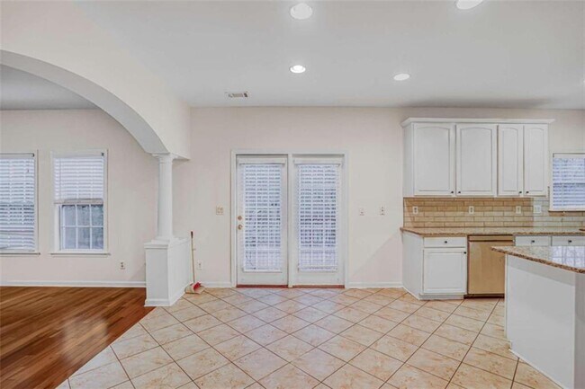 Building Photo - 7646 Forest Glen Way