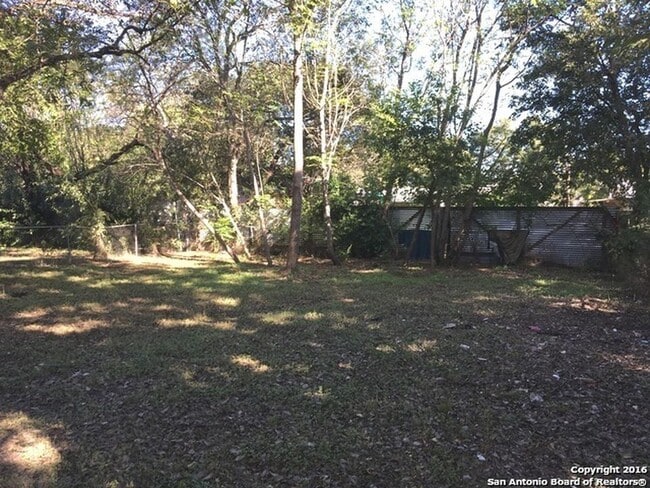 Building Photo - *COMING SOON* Charming Cottage Retreat with Fenced Yard!