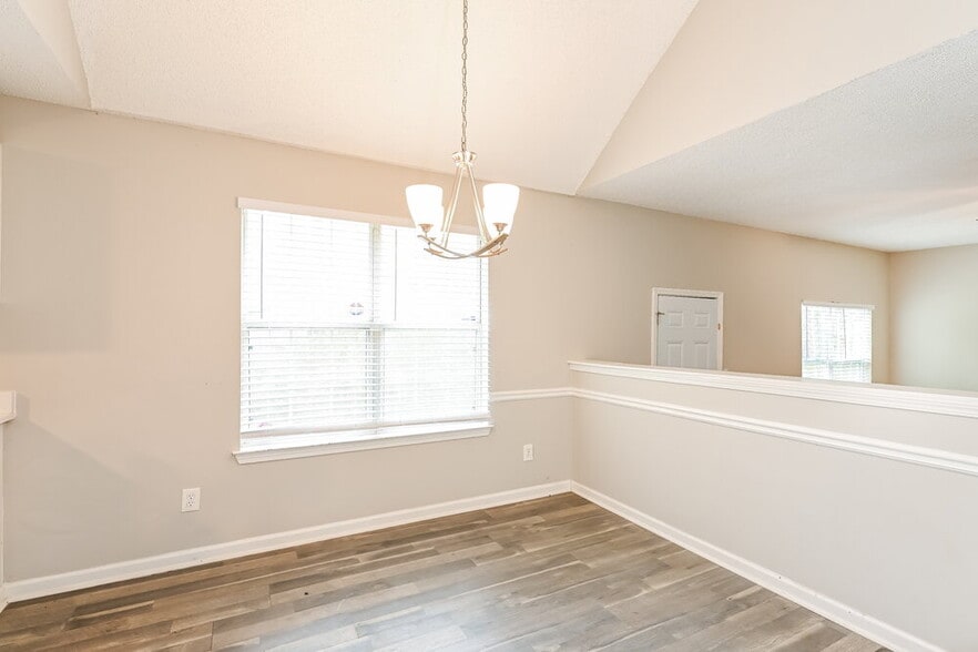 Building Photo - 3444 Sumter Pl