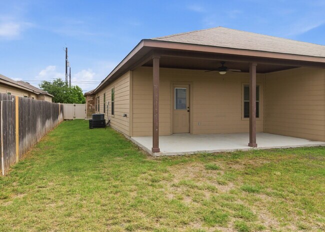 Building Photo - 3 Bedroom Duplex with Stained Concrete Floors and Greenbelt Views!