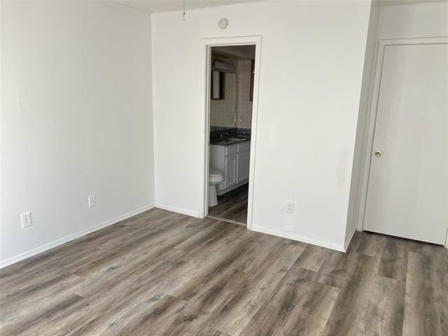 Building Photo - 103 S Las Vegas Trail