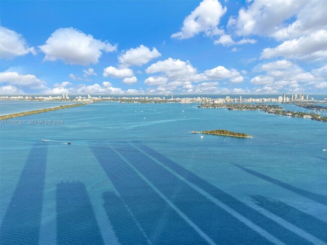 Building Photo - 460 NE 28th St