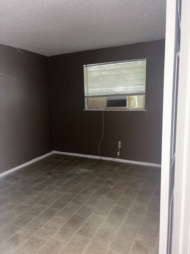 Building Photo - 1117 Rushing St