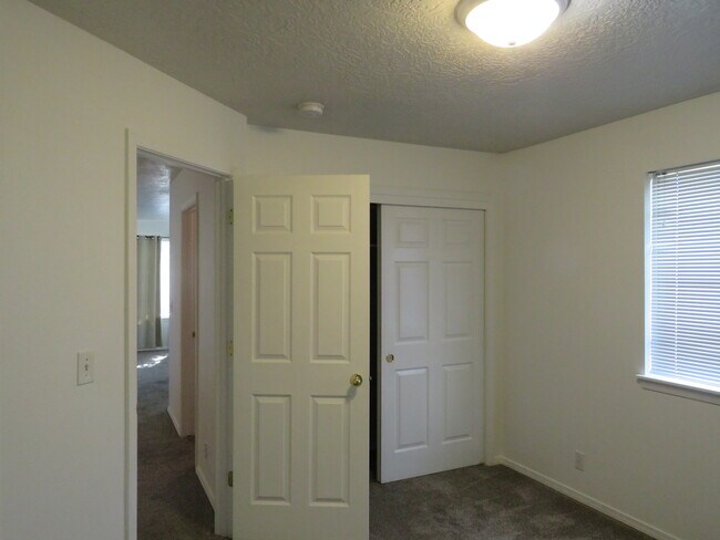 Building Photo - 2112 S Longmont Ave