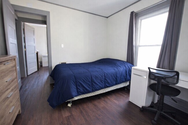 Building Photo - 306 Bryant Ave