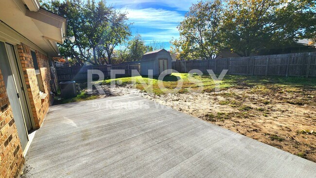 Building Photo - 7517 Oak Ridge Dr