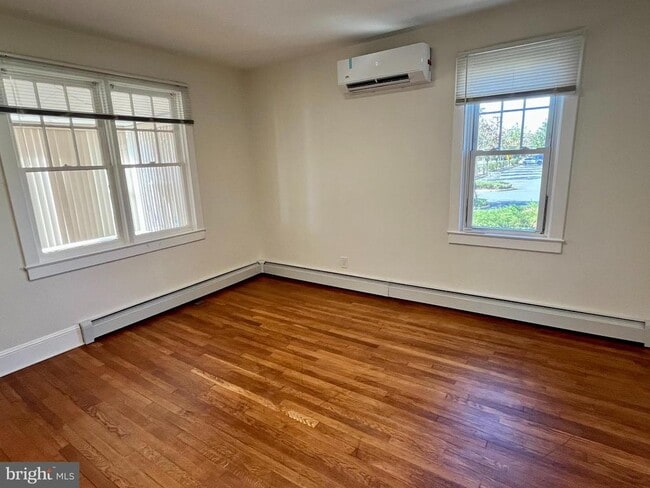 Building Photo - 16 Eldridge Ave