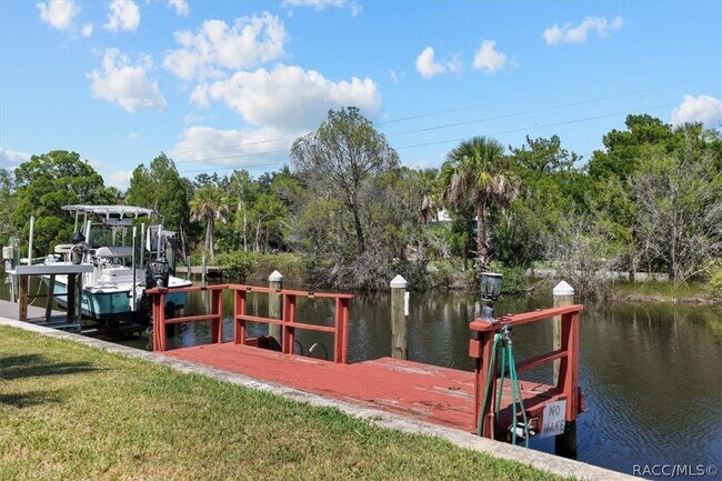 Building Photo - 11310 W Bayshore Dr