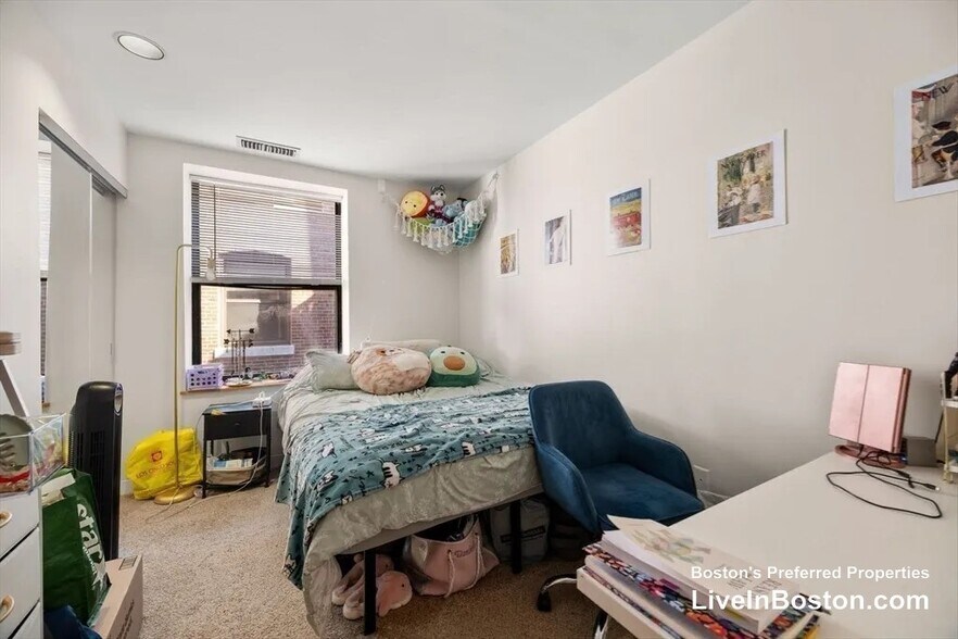 Building Photo - 95 Gainsborough St